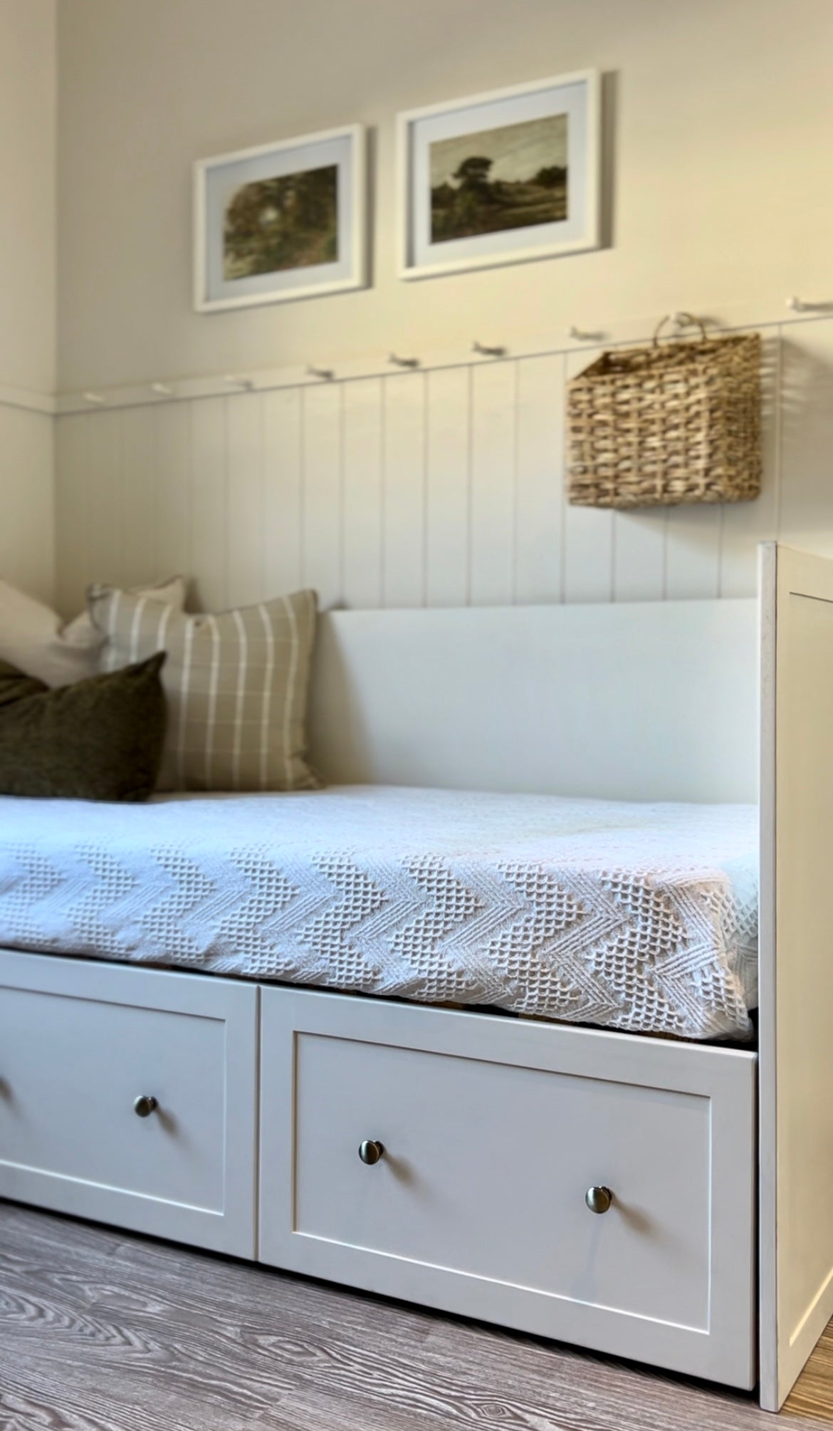 10cm Shiplap Panelling - Half Board with 1.2m Top Trim (1300L x 600W)